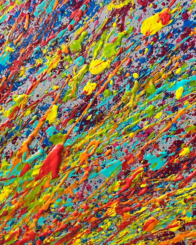 Surface peinte multicolore, détail d’une œuvre d’Olivier Deruyttere autour du geste et de l’impact